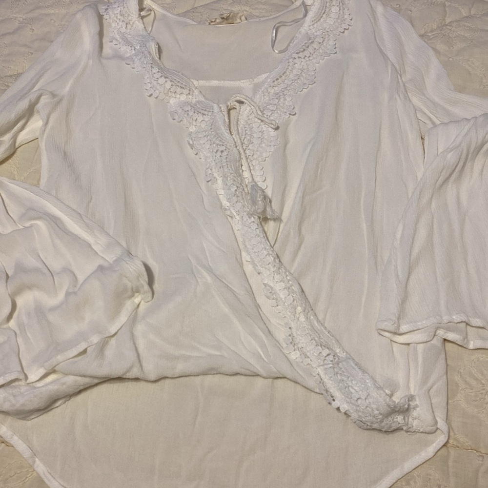 White Lace Trim Blouse - Picture 4 of 7